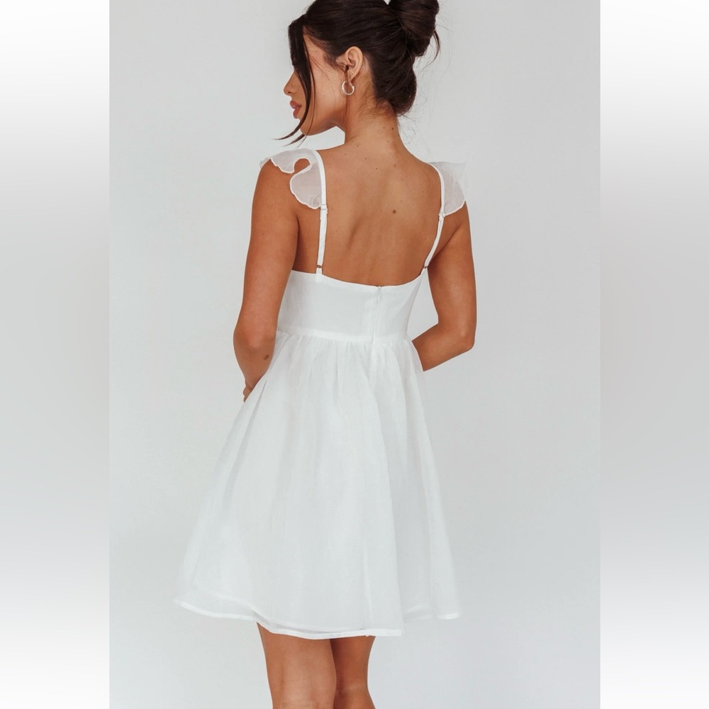 Le Lis white babydoll mini dress. Size small. NWT - Picture 2 of 10